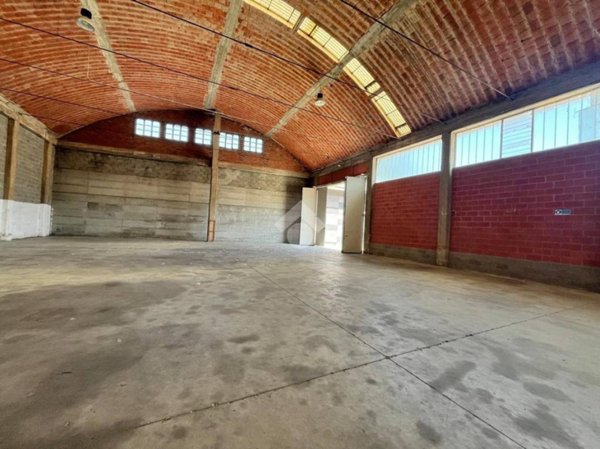 locale commerciale in vendita a Serravalle Scrivia in zona Libarna