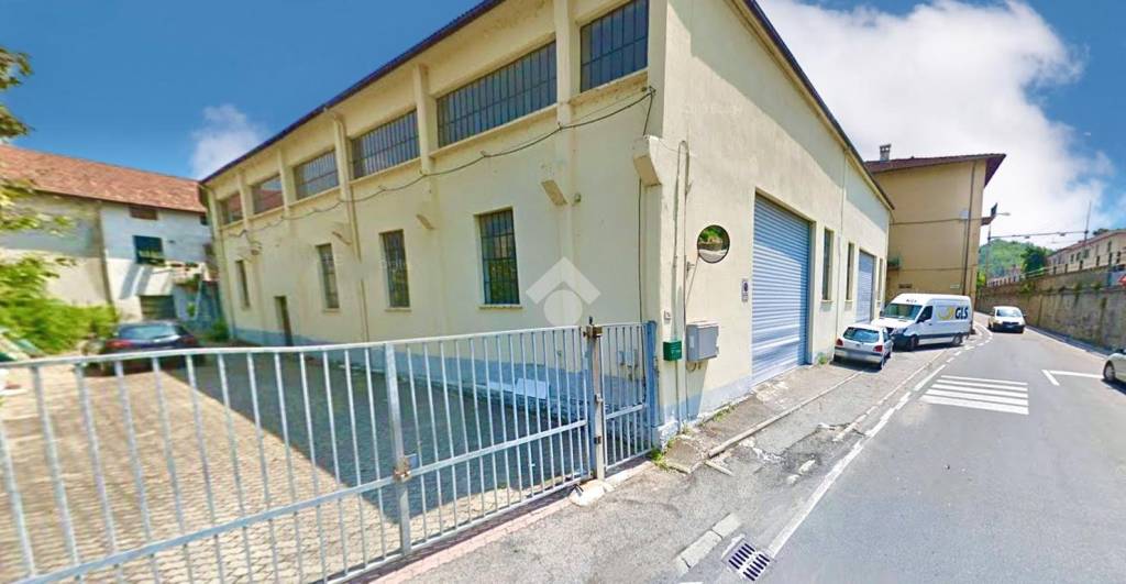 locale commerciale in vendita a Serravalle Scrivia