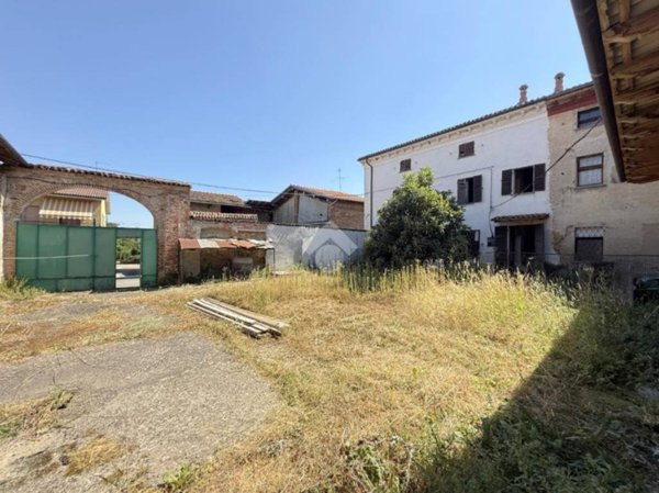 casa semindipendente in vendita a Sezzadio