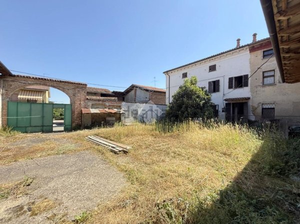 casa semindipendente in vendita a Sezzadio