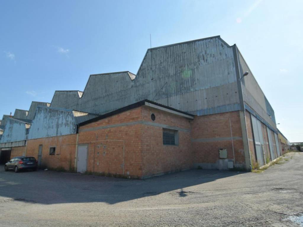 locale commerciale in vendita a Solero