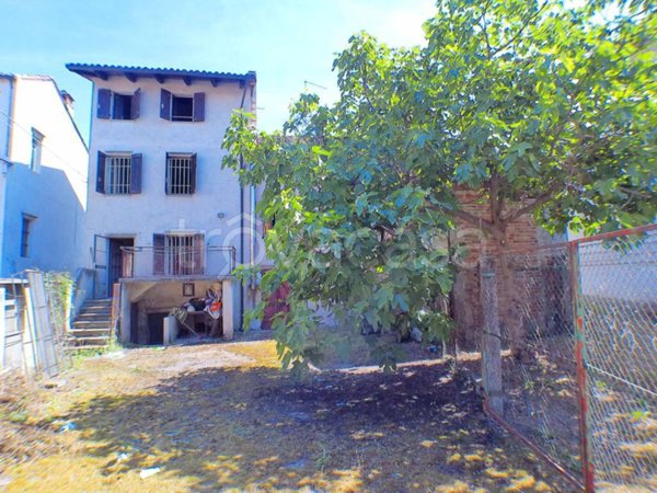 casa indipendente in vendita a Solonghello in zona Fabiano