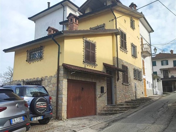 casa semindipendente in vendita a Stazzano in zona Vargo