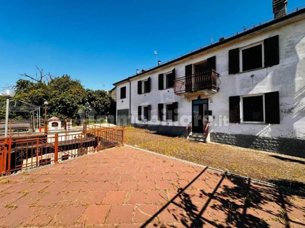 casa indipendente in vendita a Stazzano in zona Vargo
