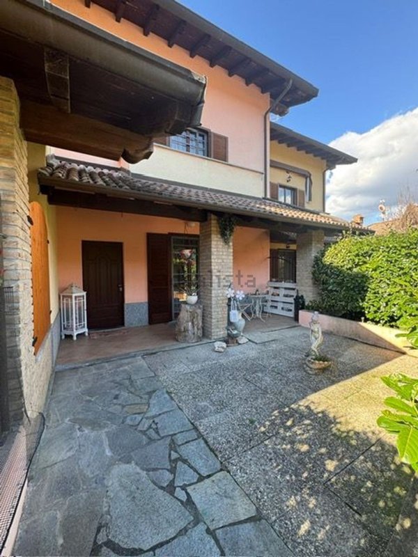 casa indipendente in vendita a Stazzano
