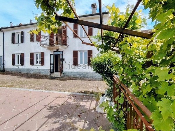 appartamento in vendita a Stazzano in zona Vargo