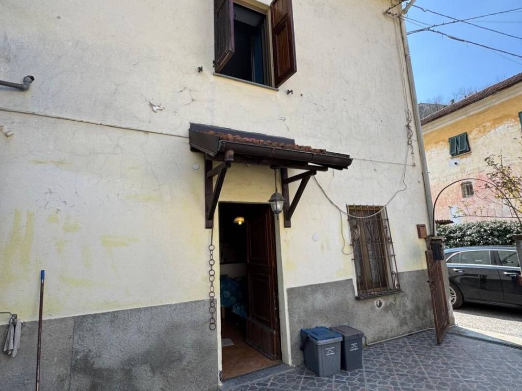 casa indipendente in vendita a Stazzano