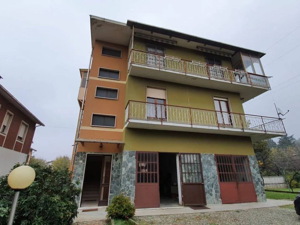 appartamento in vendita a Stazzano in zona Monterosso