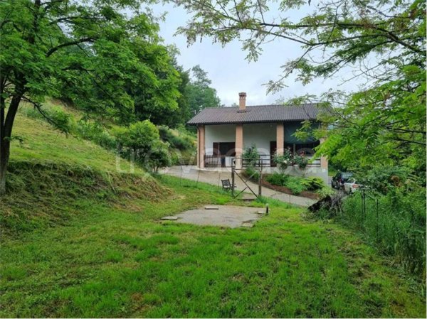 casa indipendente in vendita a Stazzano