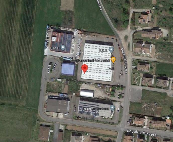 locale commerciale in vendita a Stazzano