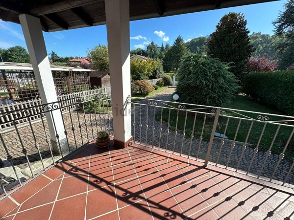 casa indipendente in vendita a Stazzano in zona Monterosso