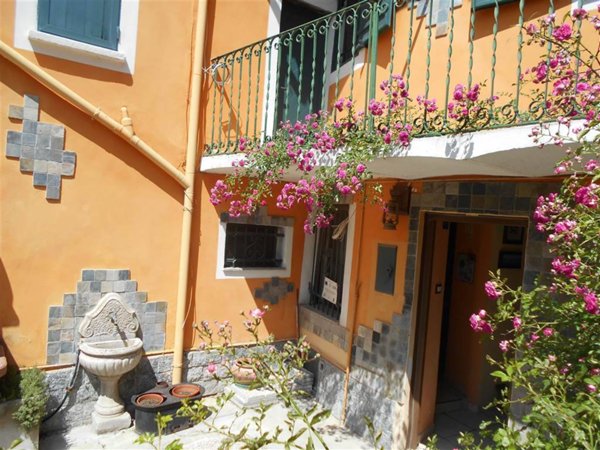 casa indipendente in vendita a Stazzano