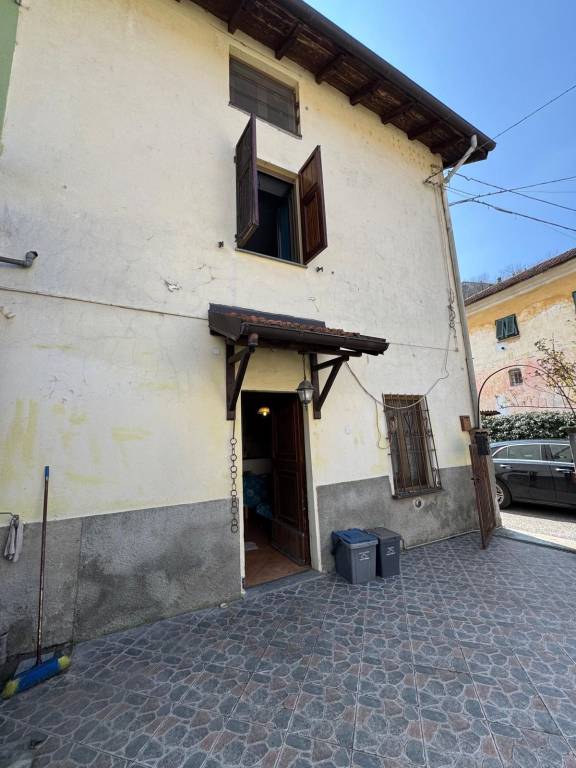 casa indipendente in vendita a Stazzano