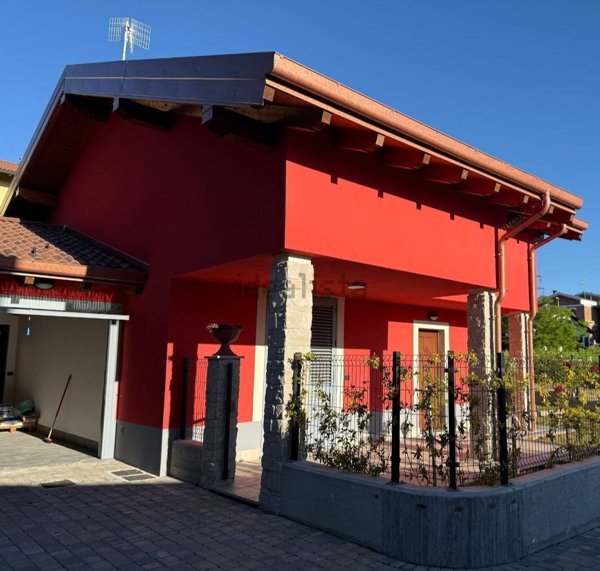 casa indipendente in vendita a Stazzano