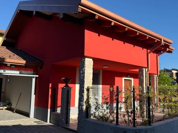 casa indipendente in vendita a Stazzano in zona Monterosso