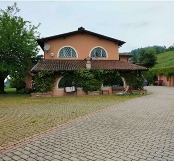 casa indipendente in vendita a Stazzano in zona Monterosso