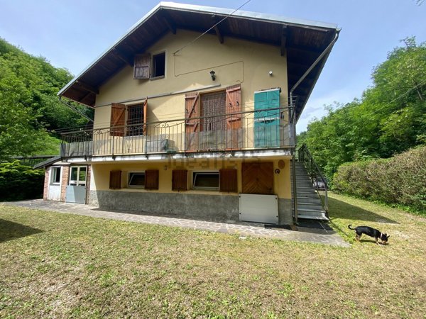 casa indipendente in vendita a Stazzano in zona Monterosso