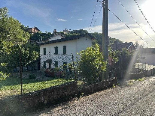 casa indipendente in vendita a Stazzano in zona Monterosso