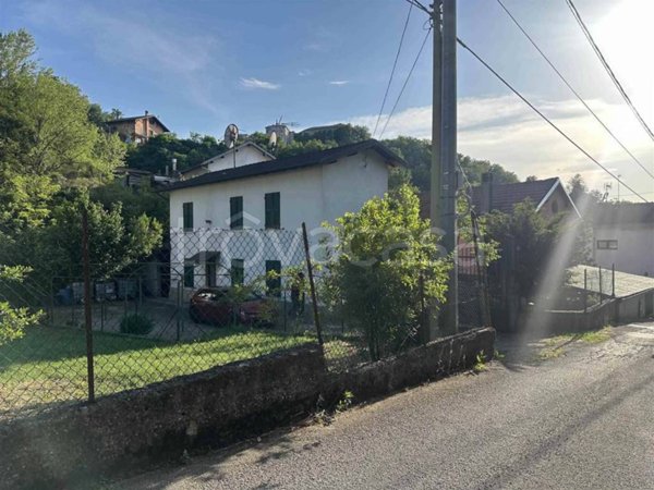 casa indipendente in vendita a Stazzano in zona Monterosso
