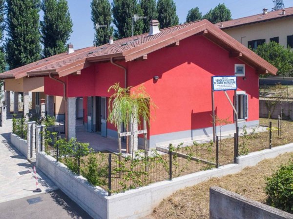 casa indipendente in vendita a Stazzano in zona Monterosso