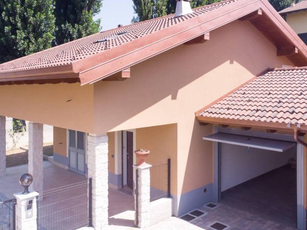 casa indipendente in vendita a Stazzano in zona Monterosso