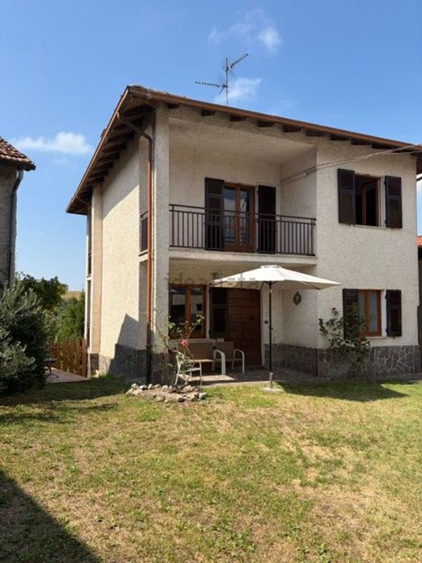 casa indipendente in vendita a Stazzano in zona Albarasca