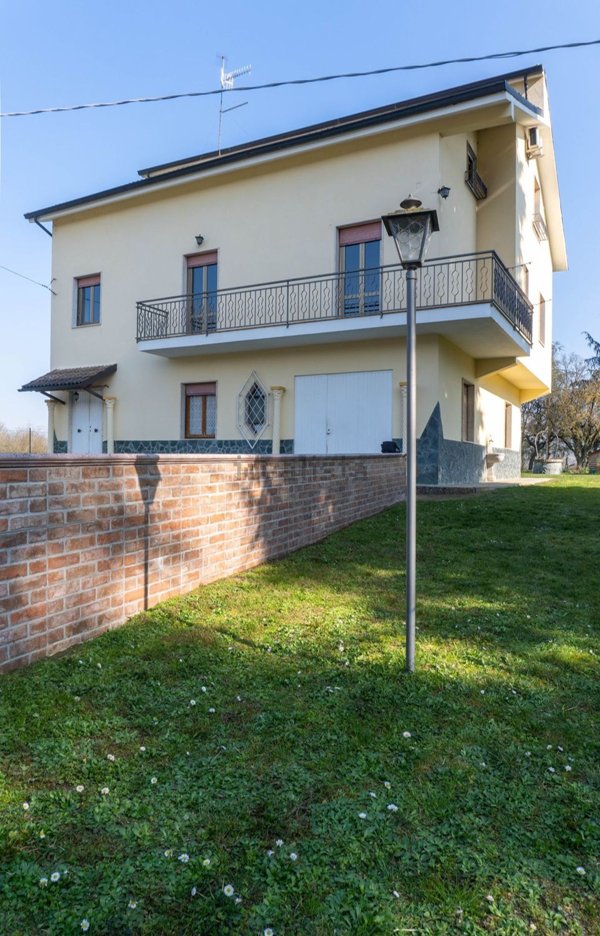 casa indipendente in vendita a Strevi
