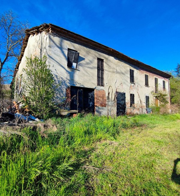 pentavano in vendita a Strevi