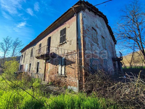 pentavano in vendita a Strevi