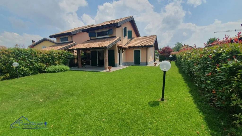 casa indipendente in vendita a Tassarolo