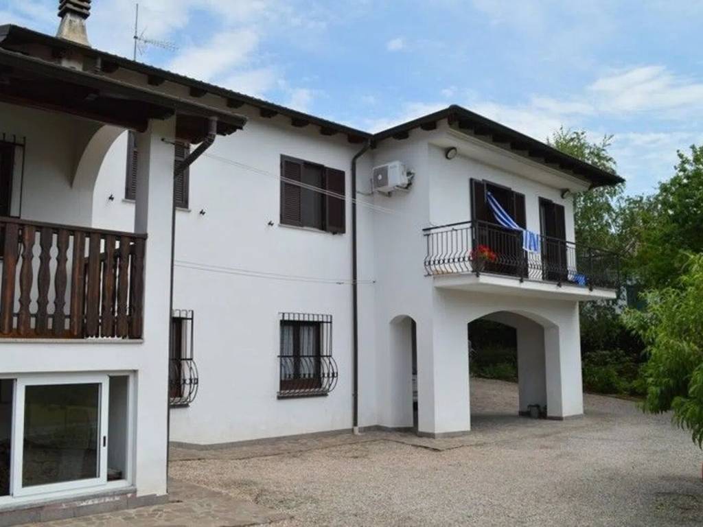 casa indipendente in vendita a Tassarolo