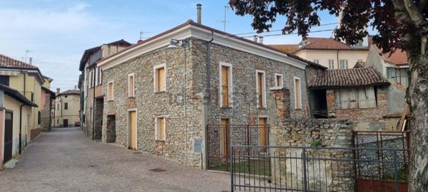 esavano in vendita a Terzo