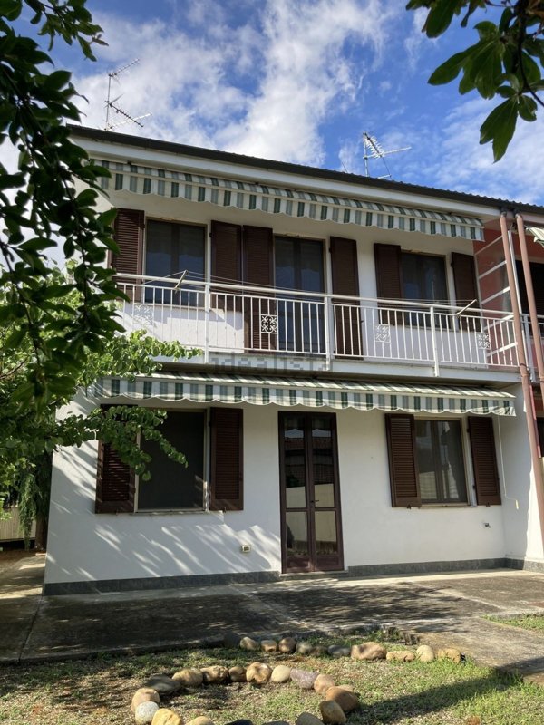casa indipendente in vendita a Ticineto