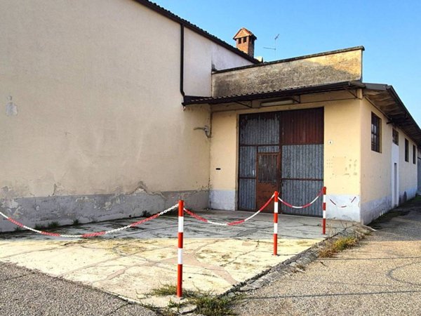 locale commerciale in vendita a Ticineto