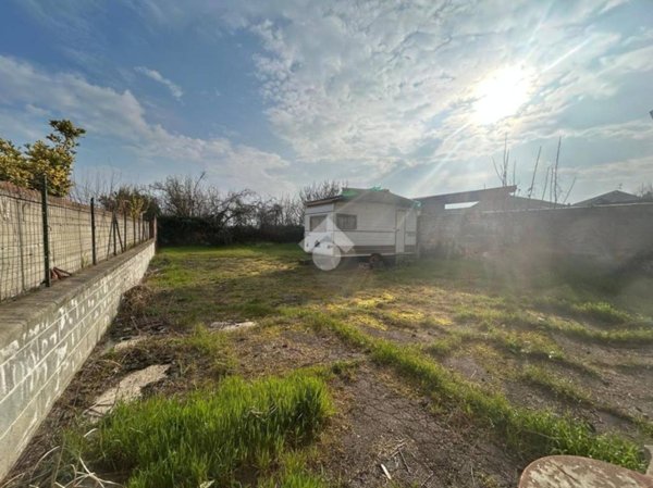 locale commerciale in vendita a Ticineto