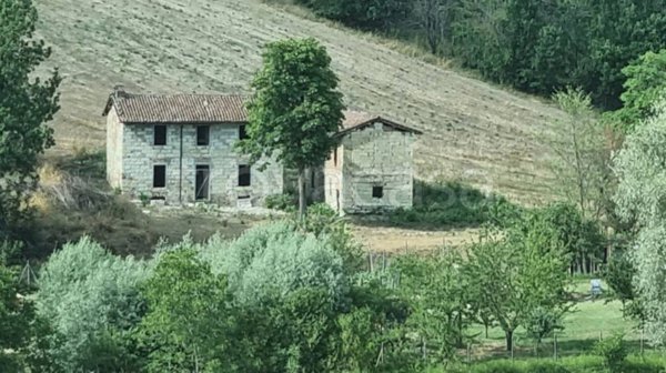 casa indipendente in vendita a Tortona in zona Vho