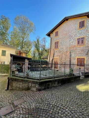 casa indipendente in vendita a Tortona in zona Centro Storico