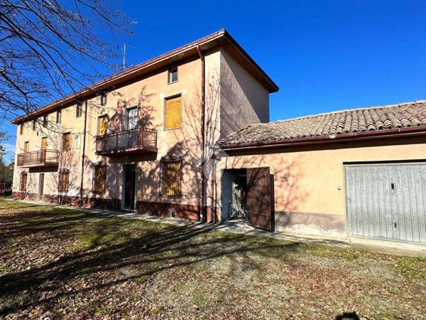 casa indipendente in vendita a Tortona