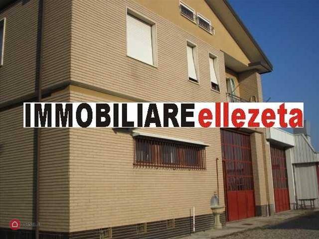 casa indipendente in vendita a Tortona