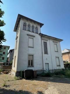casa indipendente in vendita a Tortona in zona Centro Storico
