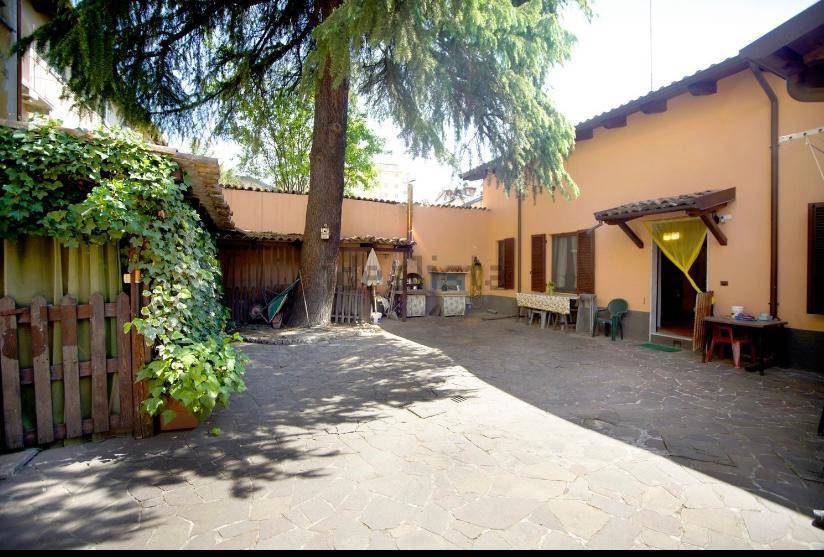 casa indipendente in vendita a Tortona