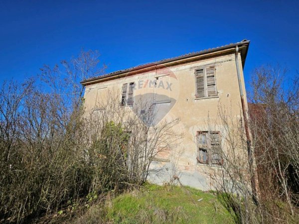 casa indipendente in vendita a Tortona in zona Paghisano