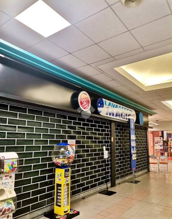 negozio in vendita a Tortona