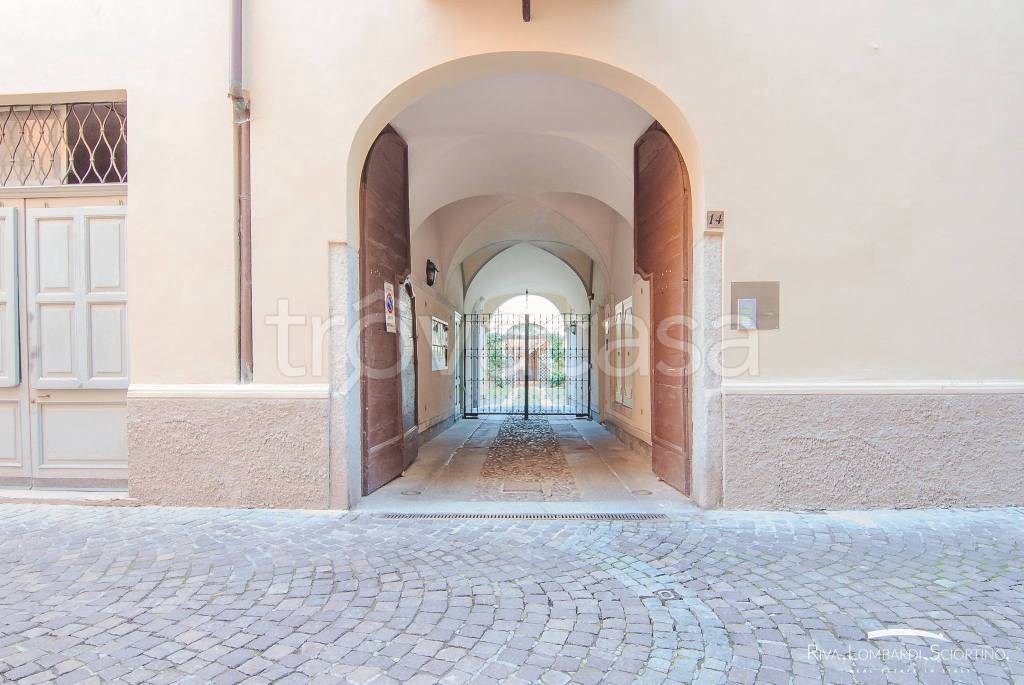 appartamento in vendita a Tortona in zona Centro Storico