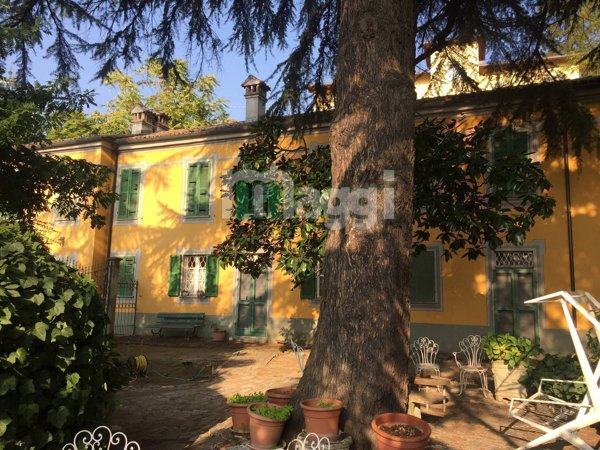 casa indipendente in vendita a Tortona in zona Castello