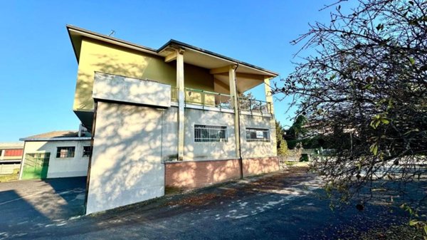 casa indipendente in vendita a Tortona