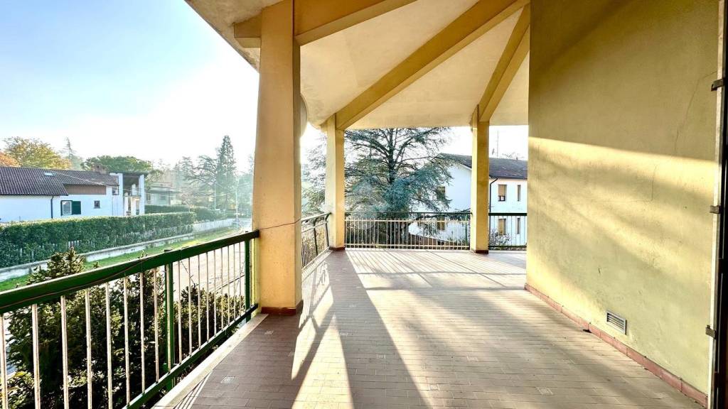 casa indipendente in vendita a Tortona