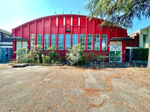 locale commerciale in vendita a Tortona