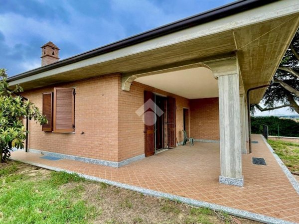 casa indipendente in vendita a Tortona