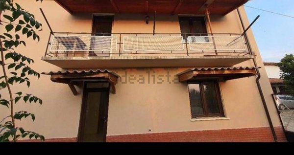 casa indipendente in vendita a Tortona